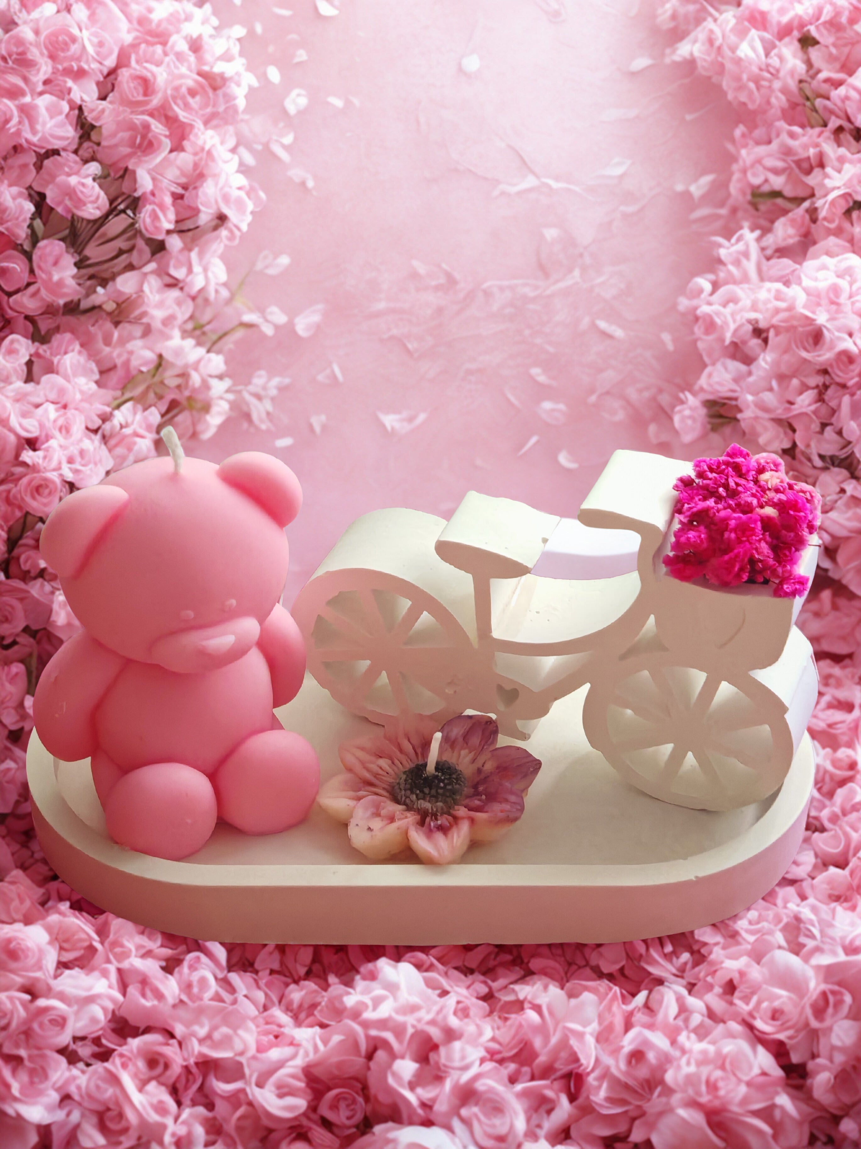 Gift Set "Teddy & Bicycle" - Handmade Soy Wax Candles and Ceramic Gypsum Decor