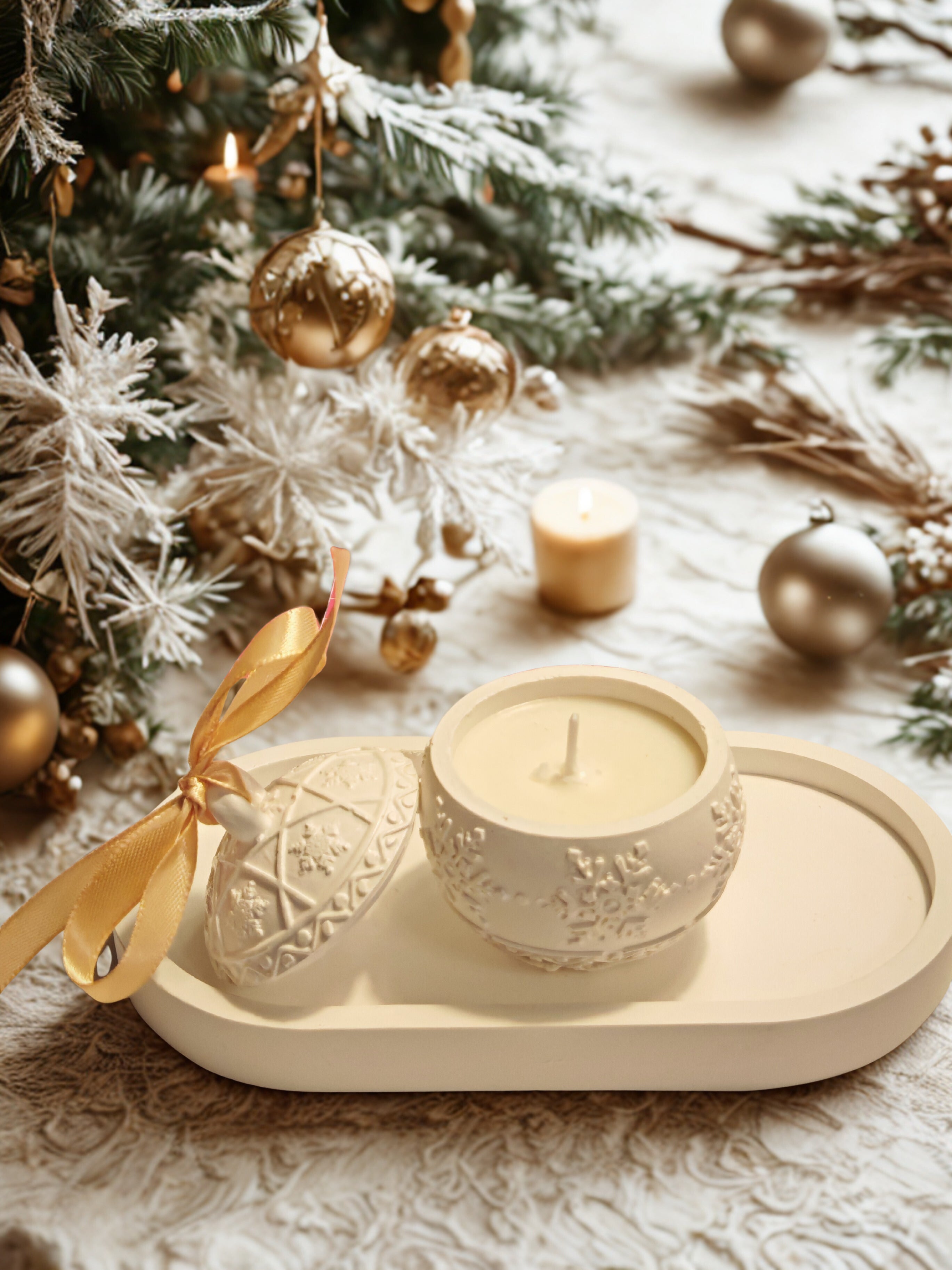 Christmas Tree Candle with Ceramic Gypsum Bauble Candle on Decorative Tray