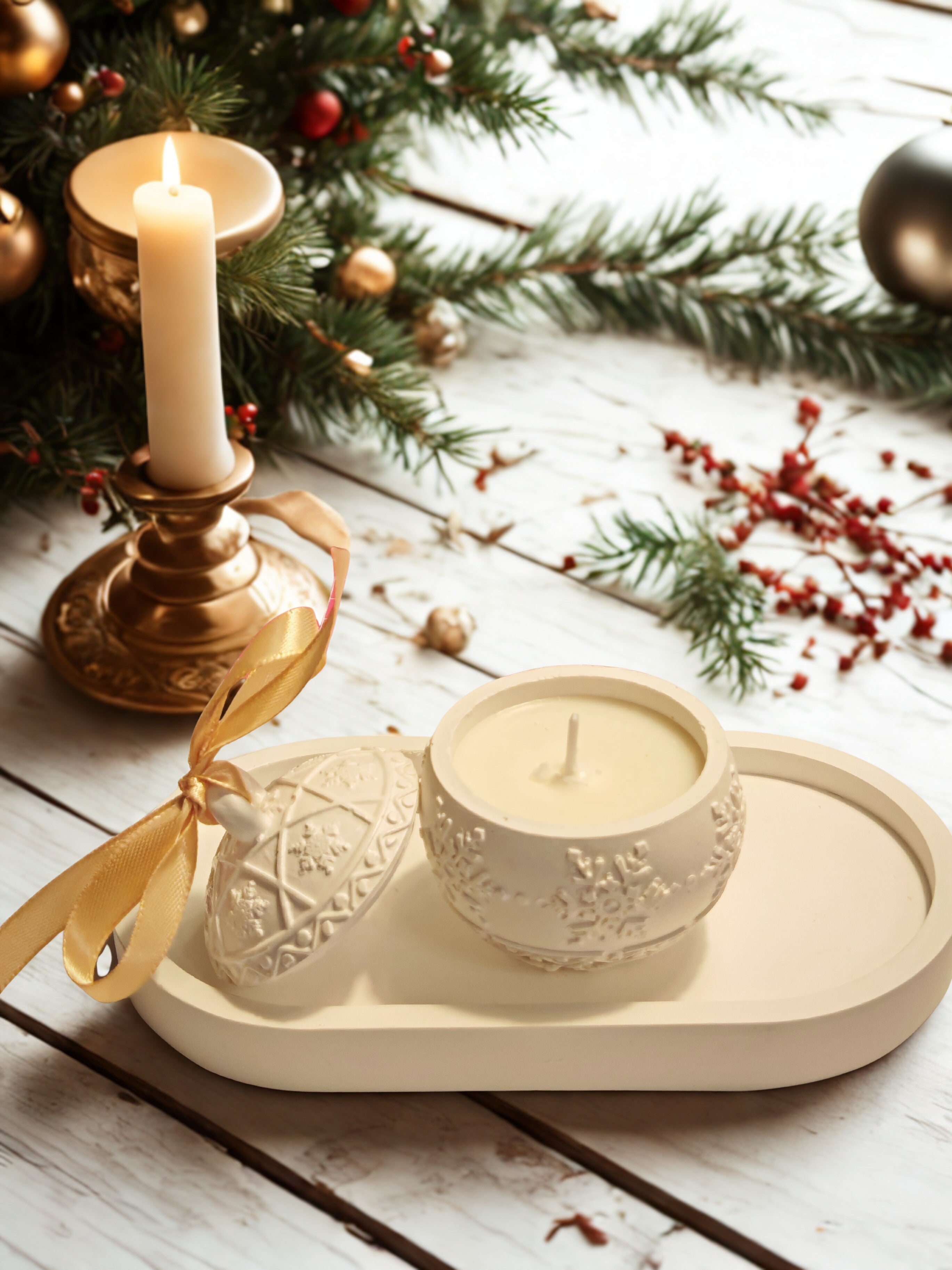 Christmas Tree Candle with Ceramic Gypsum Bauble Candle on Decorative Tray